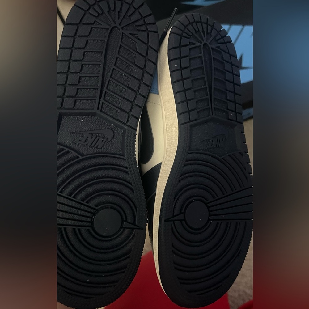 GRADE-SCHOOL AIR JORDAN 1 LOW OG "OBSIDIAN 3.5 - Picture 5 of 9